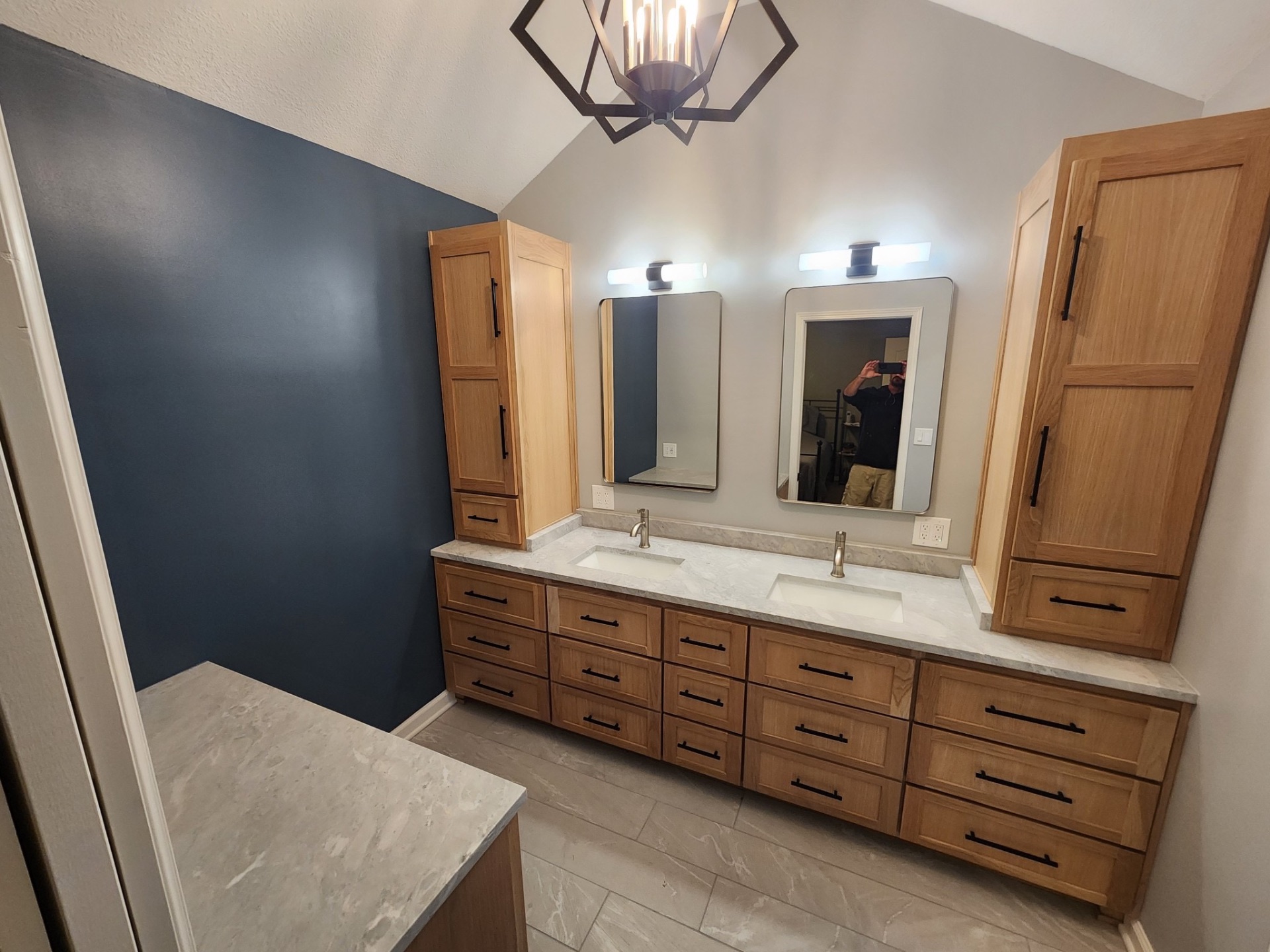 Navy Accent Primary Bath