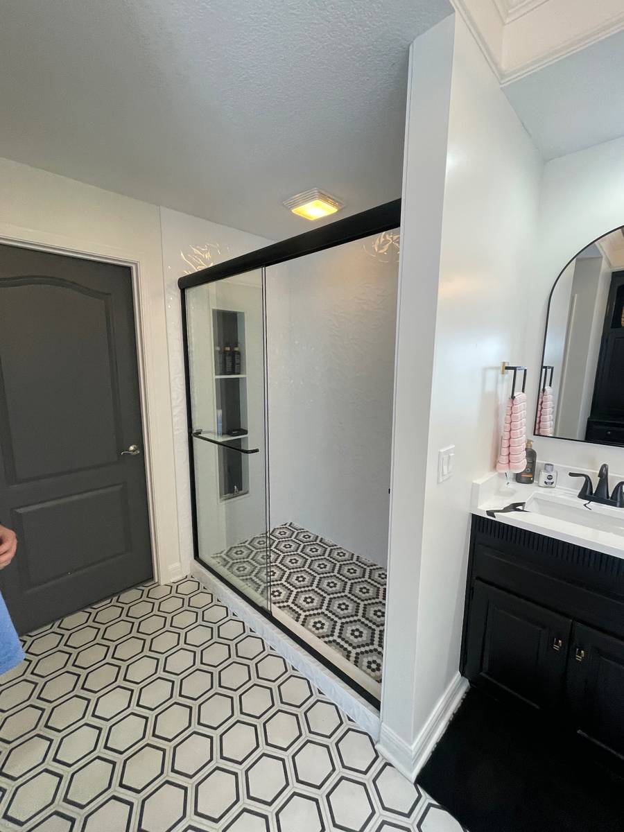 Black & White Hex Tile Bath